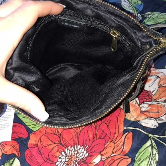 Black leather crossbody - Picture 2 of 4